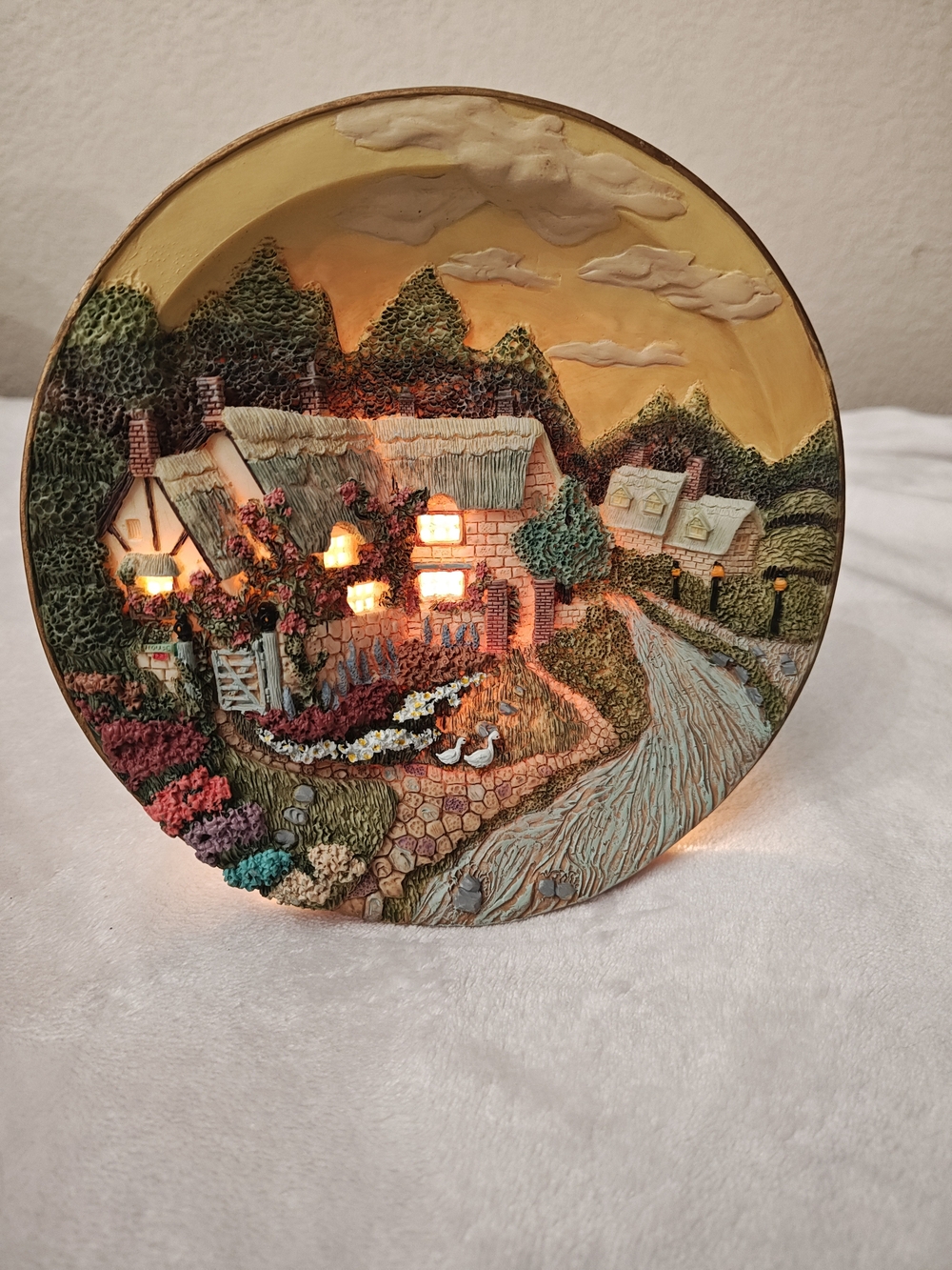 English Country Cottage Lighted Plate Night Light Ceramic 3D 6 3/4" House Home